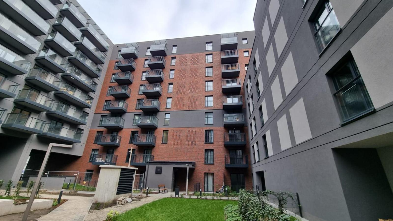 New #Madalinskiego57 - City Center, New Bulding, 2 Bedrooms, 2X Double Beds And A Fold-Out Sofa, Separate Kitchen, Air Conditioning, Balcony, Underground Parking, Self Check In 24H, Internet, Netflix, Coffee Machine, Washing Machine,1 Km To The Railw Wrocław Eksteriør bilde